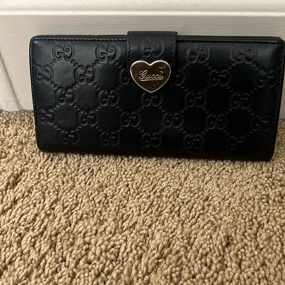 Gucci Emily horsebit bag comes with free gift.  Box not included. - Picture 9 of 14